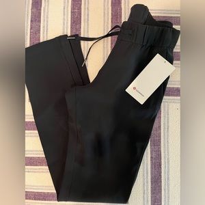 Lululemon on the fly pant woven FL